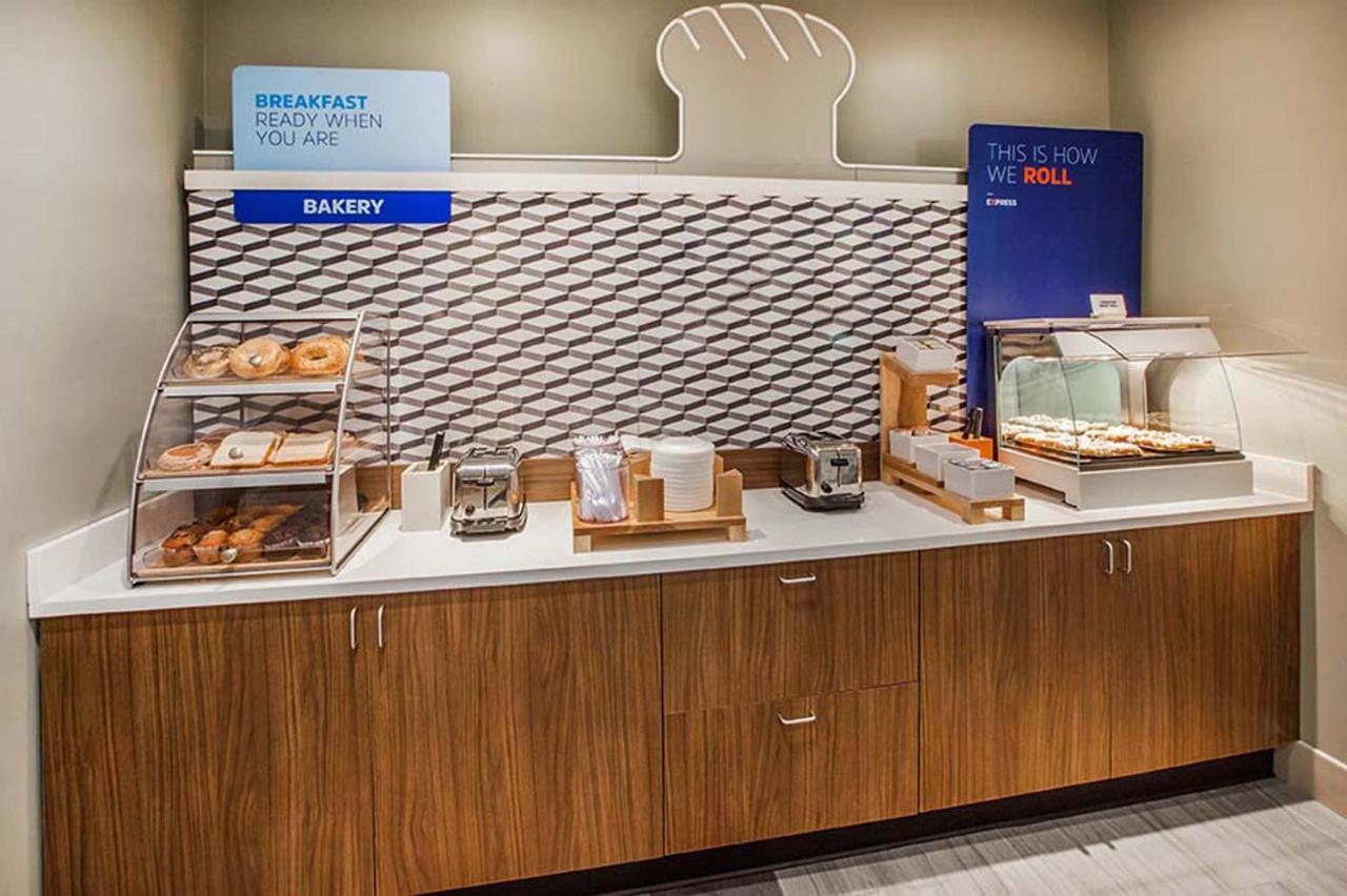 Holiday Inn Express & Suites - Ottawa By Ihg Εξωτερικό φωτογραφία