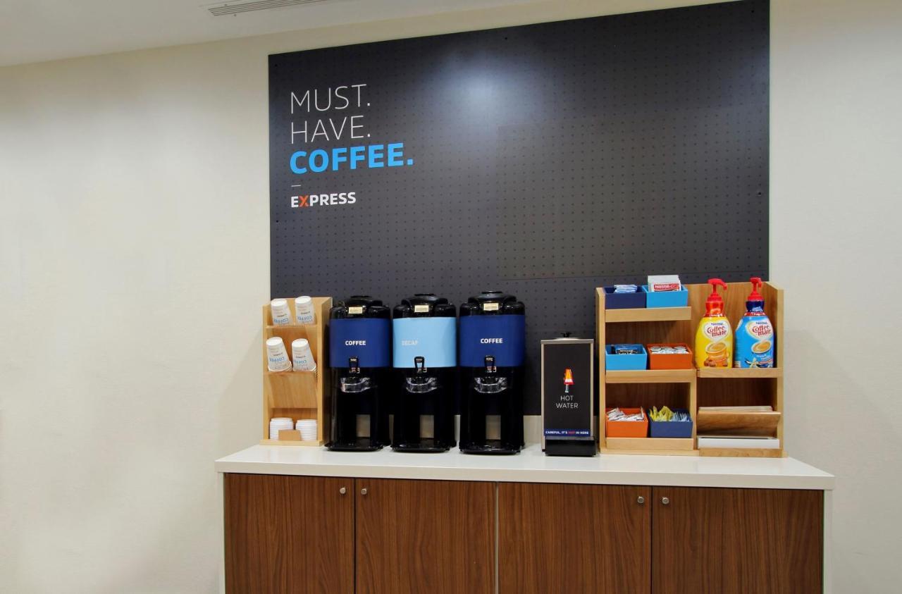 Holiday Inn Express & Suites - Ottawa By Ihg Εξωτερικό φωτογραφία